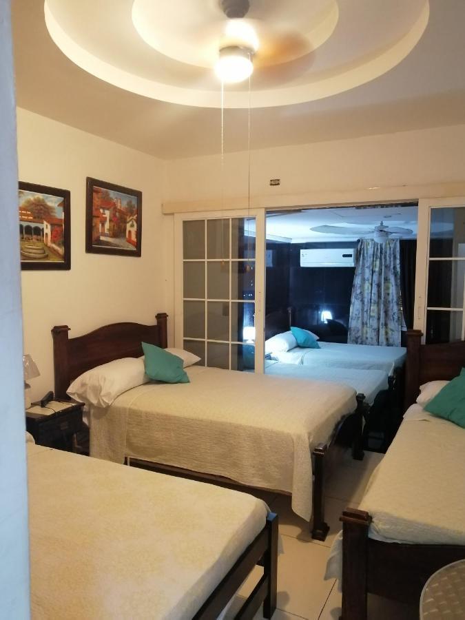 Hostal Compostela Inn David Luaran gambar