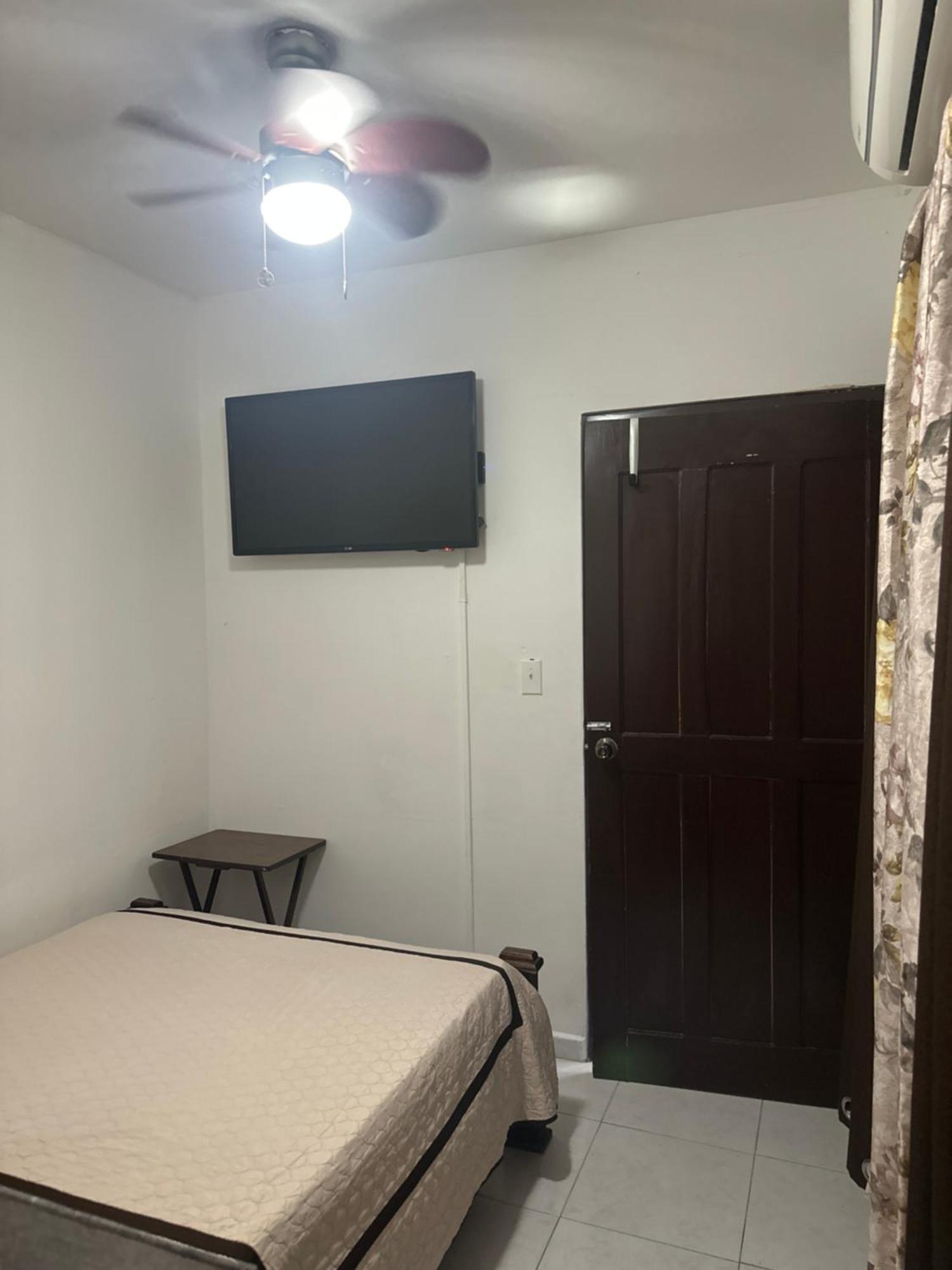 Hostal Compostela Inn David Luaran gambar