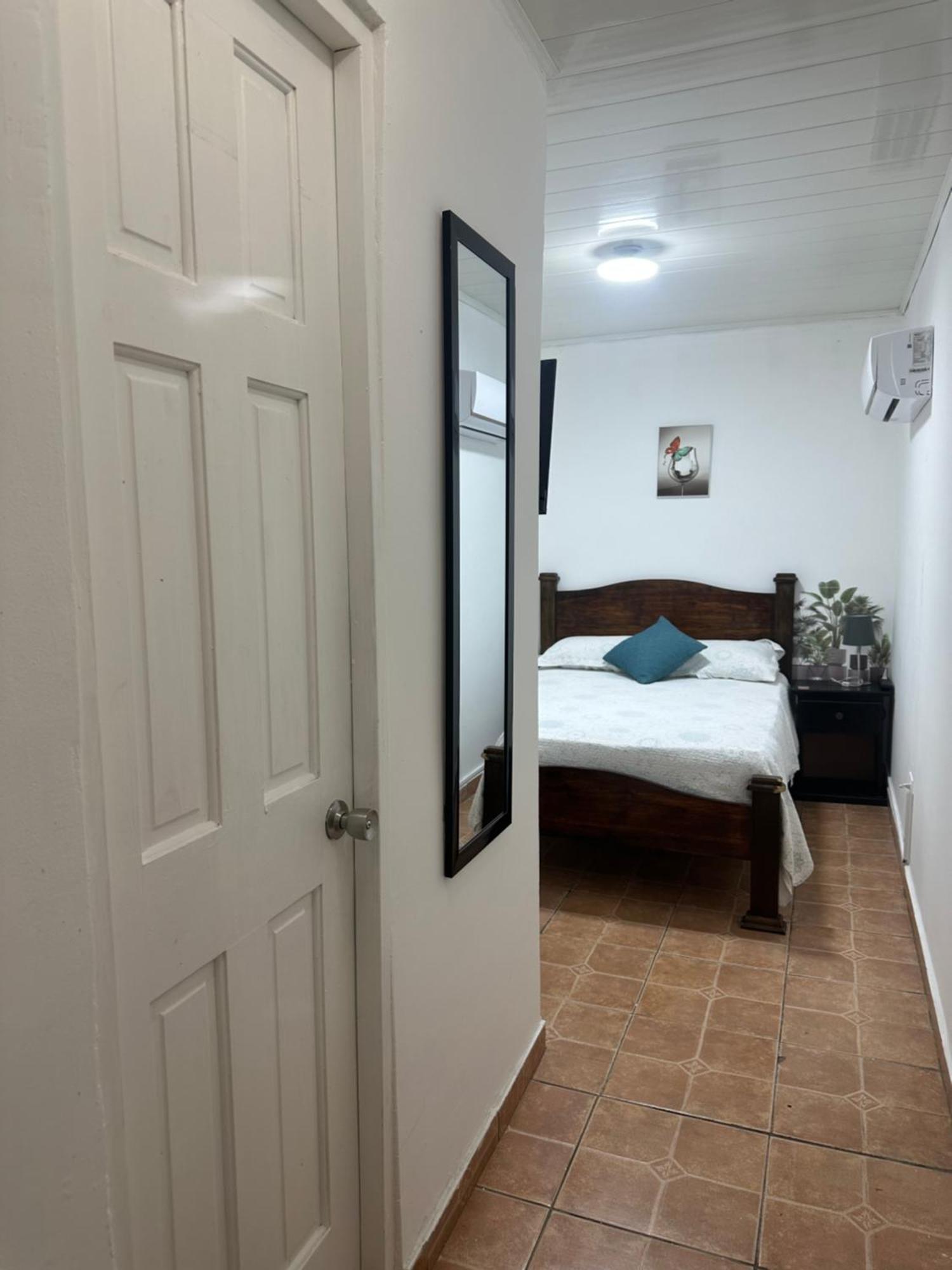 Hostal Compostela Inn David Luaran gambar
